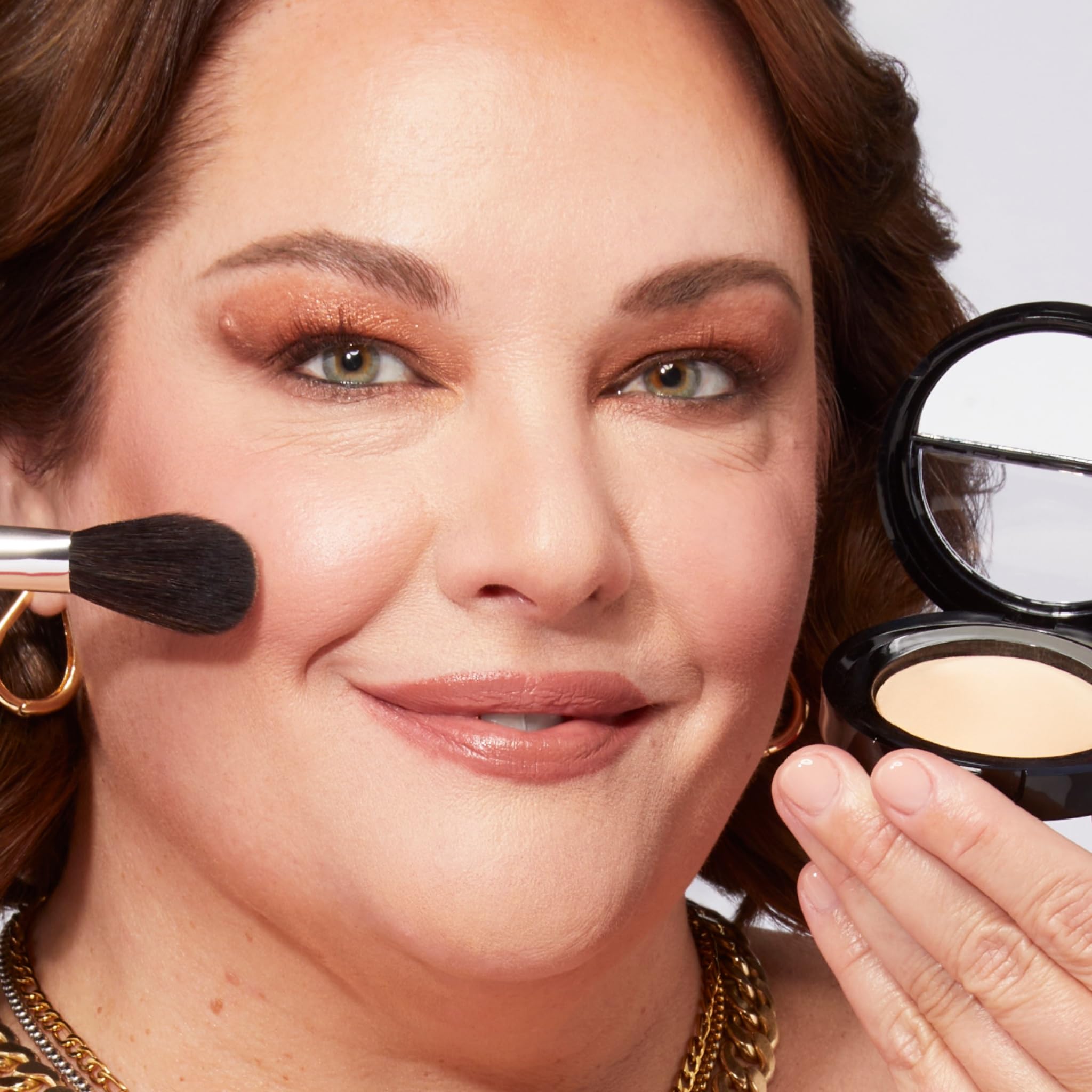 LAURA GELLER NEW YORK Glow Getter Kit (2 Piece) - Baked Balance-n-Glow Illuminating Powder Foundation, Porcelain and Baked Natural Glow Highlighter, French Vanilla - Image 6