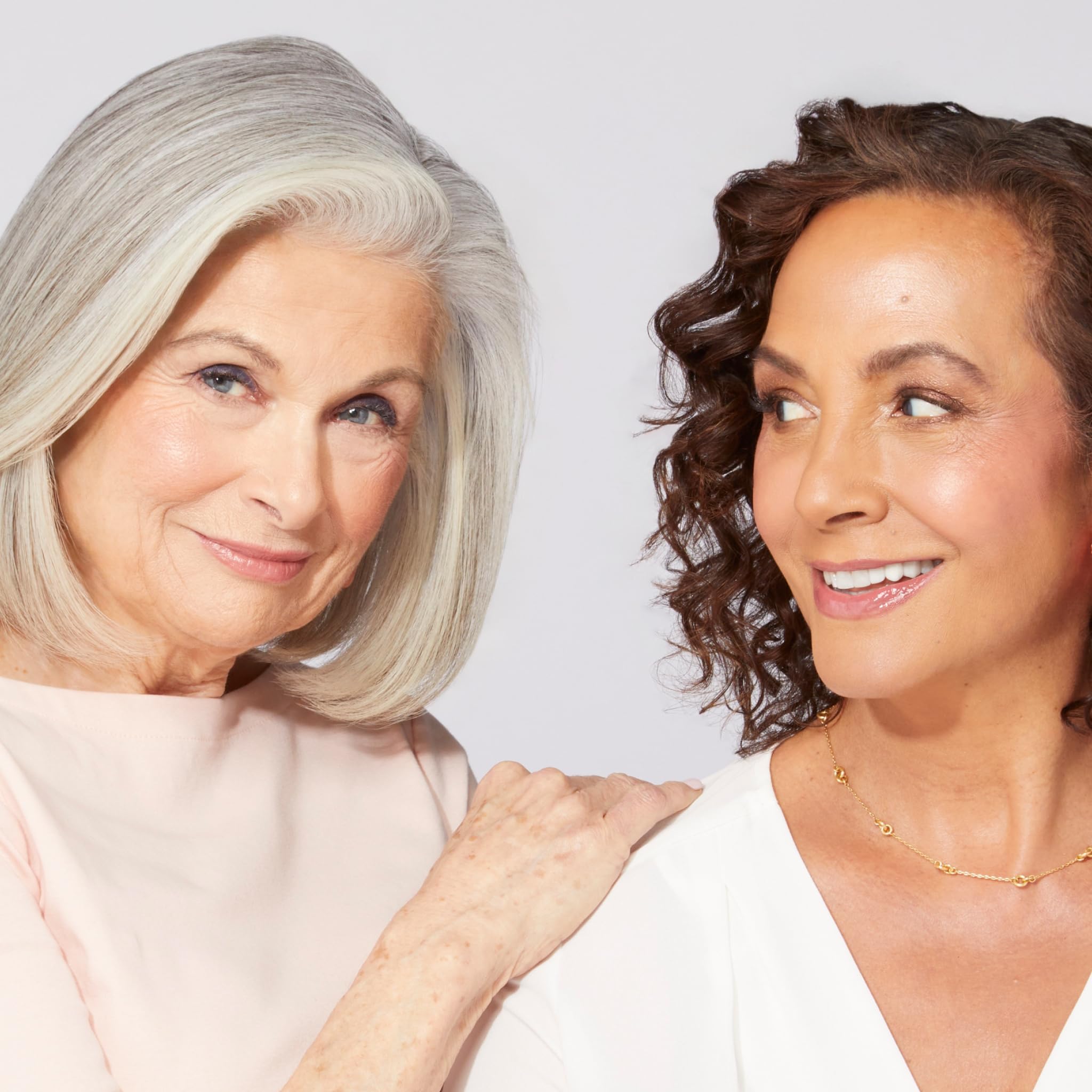 LAURA GELLER NEW YORK Glow Getter Kit (2 Piece) - Baked Balance-n-Glow Illuminating Powder Foundation, Porcelain and Baked Natural Glow Highlighter, French Vanilla - Image 9